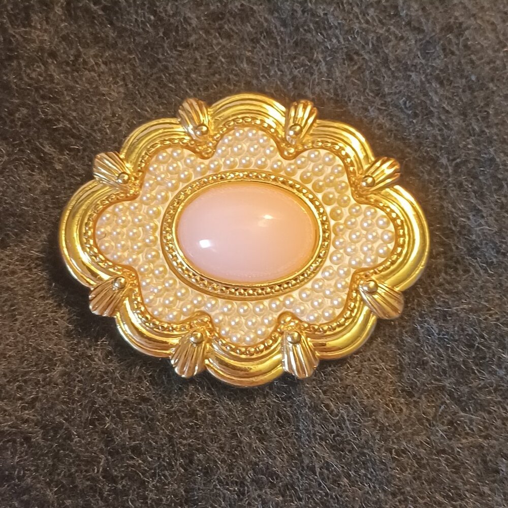 Vintage Victorian Style Gold-Tone Brooch Pink Cabochon With Faux Pearls
